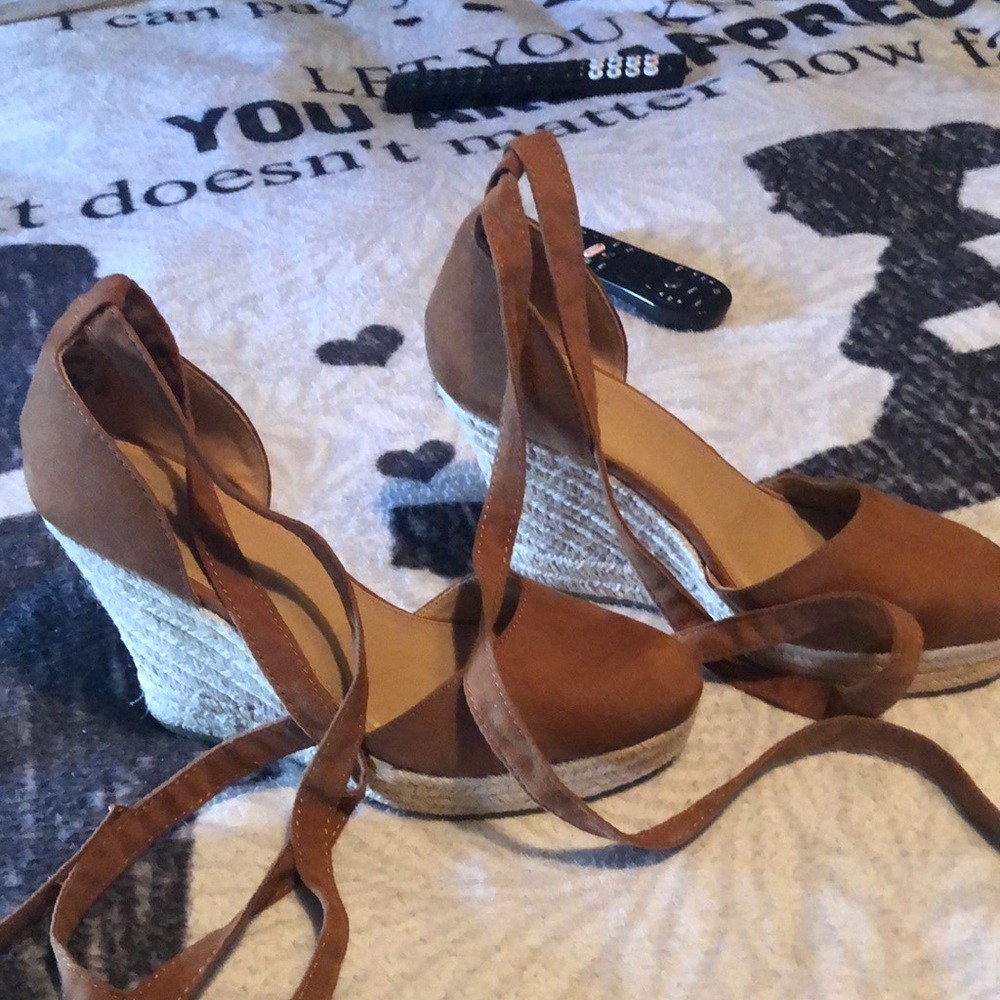Brash Brown Wedge Sandals with Scalloped Straps